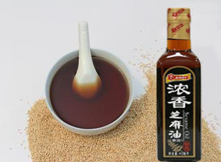 跟隨時(shí)代發(fā)展，不做落伍的芝麻油灌裝機(jī)